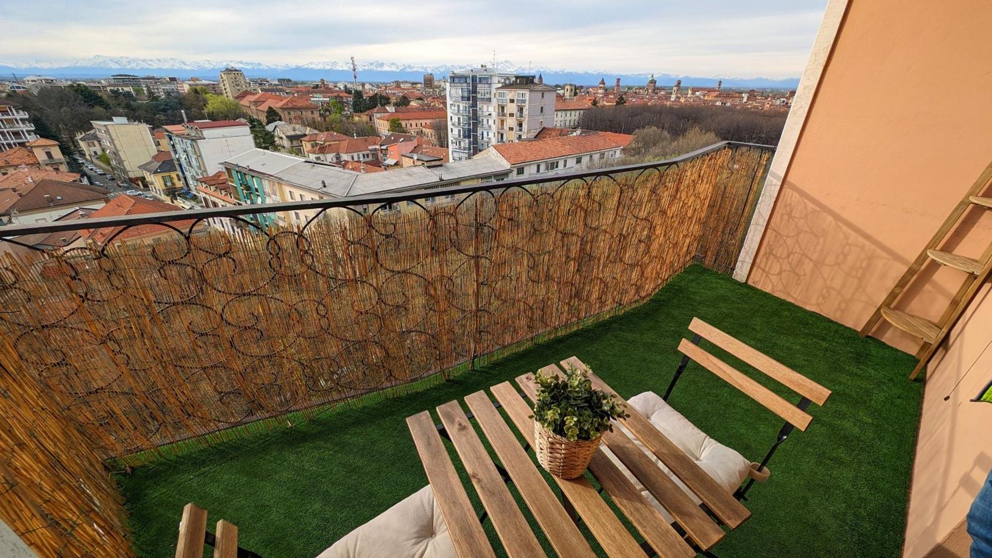 La Terrazza Del Re Apartamento Vercelli Exterior foto