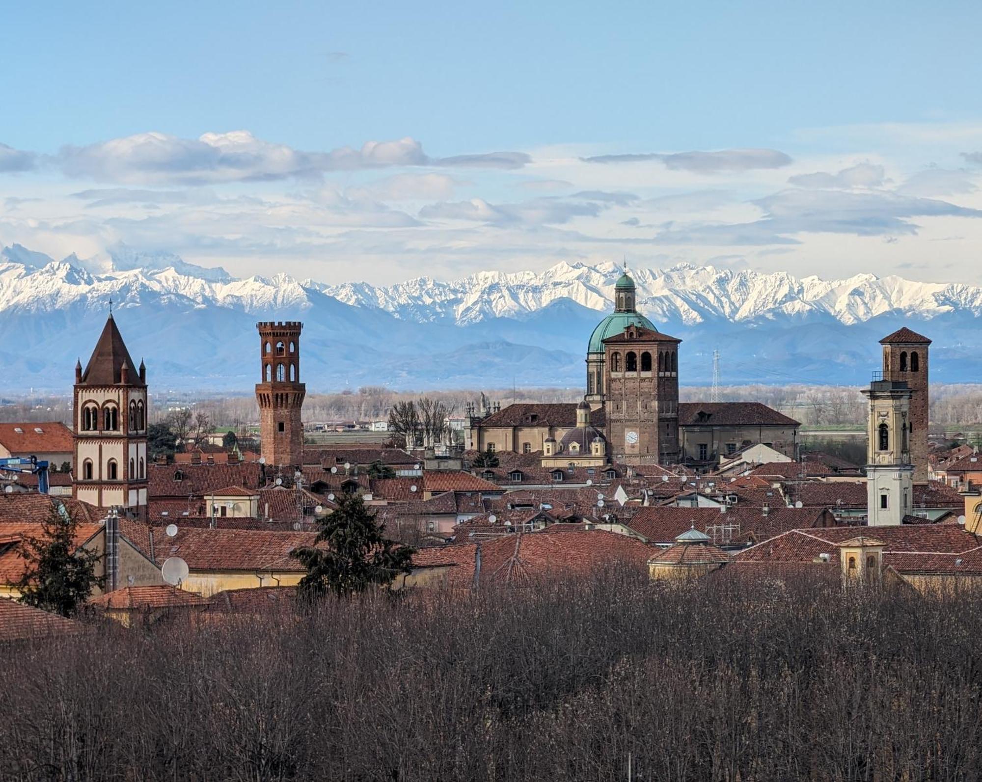 La Terrazza Del Re Apartamento Vercelli Exterior foto